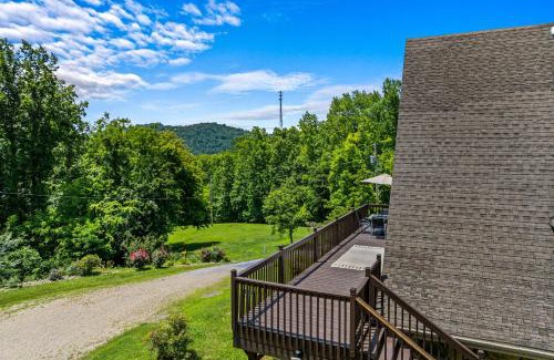 Newport Ski Chalet | Smoky Everest