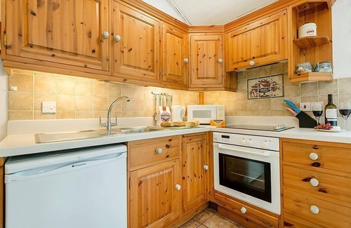 Whitchurch Canonicorum Cottage | Smugglers Cottage - Logburner, Indoor Pool, Spa, Sauna Access , Alpacas! - sleeps 2 guests in 1 bed