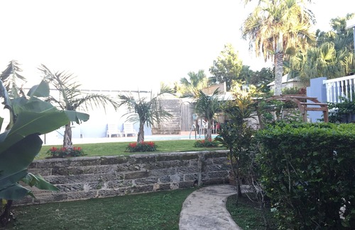 Pembroke House | Smugglers Cove - Walk to City of Hamilton