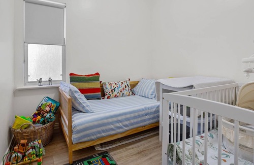 Victor Harbor Apartment | 'Smugglers no 11' - swimming pool + heart of Victor Harbor + beach!