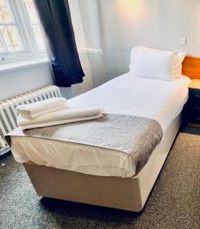 Tunstall Hotel | Sneyd Arms Hotel Tunstall