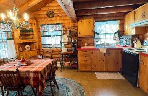 Wardsboro House | Snow Mountain Lodge- 6 miles from Mt Snow. Ski, Indoor Pool, Golf, Hike, Relax!