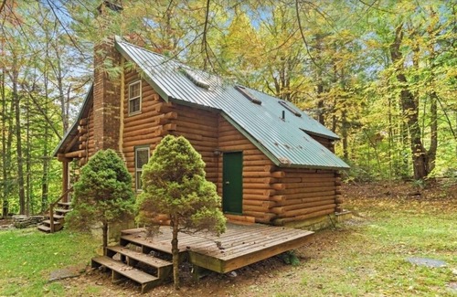 Wardsboro House | Snow Mountain Lodge- 6 miles from Mt Snow. Ski, Indoor Pool, Golf, Hike, Relax!