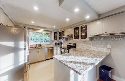 Central Oregon House | Snowbird-Friendly Home with Private Washer/Dryer, Fast WiFi, Yard, & A/C