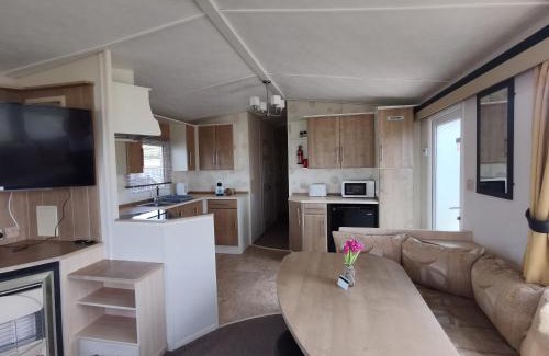 Llwyngwril Ski Chalet | Snowdonia Holiday Sea Beach and Mountains view