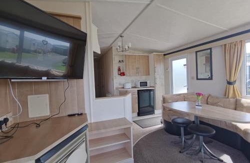 Llwyngwril Ski Chalet | Snowdonia Holiday Sea Beach and Mountains view