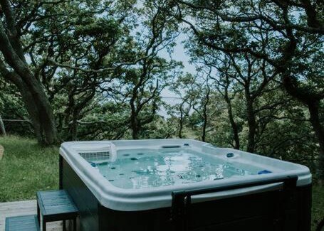 Caerdeon Apartment | Snowdonia Mawddach Cabin + hot tub