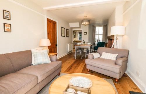 Bowness-on-Windermere House | Snowdrop Cottage