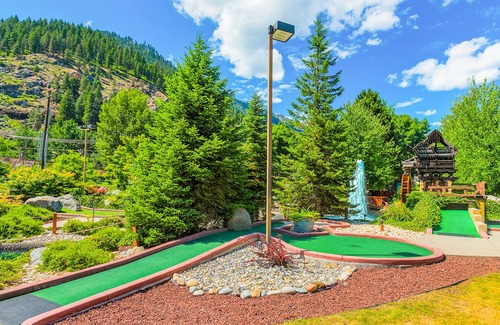 Downtown Leavenworth Apartment | Snowstorm Studio on Icicle Village