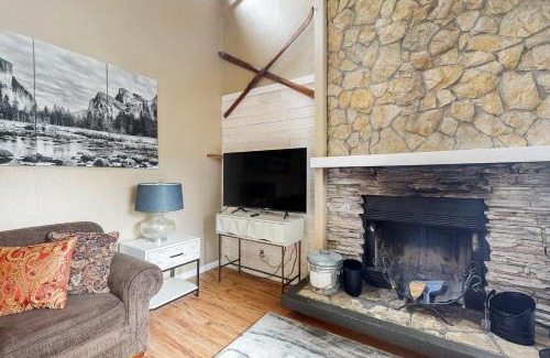 Fish Camp House | Snowy Pines