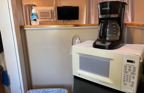 Pottsboro Cabin | Snug 2 Bed Cabin at Mill Creek Marina: Cabin 2