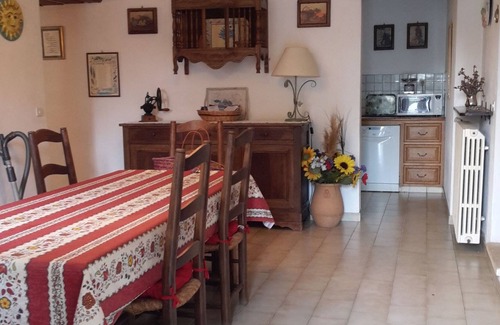 Seguret House | Snug Farmhouse in Provence-Alpes-Riviera with swimming pool