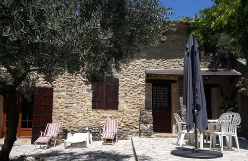 Seguret House | Snug Farmhouse in Provence-Alpes-Riviera with swimming pool