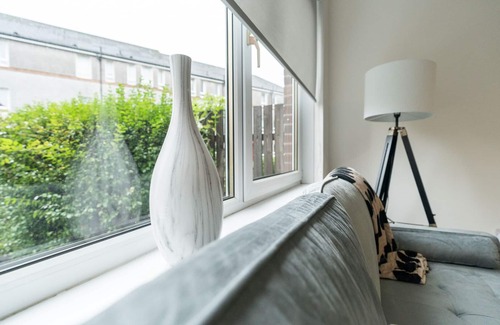 Tollcross House | Snug Modern Home in Eastern Glasgow