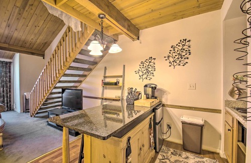 Wintergreen Apartment | Snug Wintergreen Resort Studio: Ski In & Out!