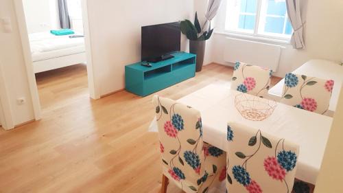 Innere Stadt Apartment | Sobieski District-1 Ring Apartments