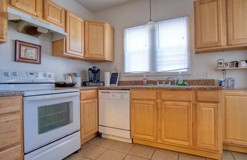 Meridian-Kessler House | SoBro Bungalow - Office - Free Parking