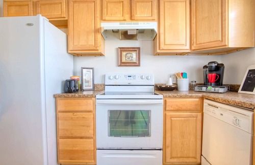 Meridian-Kessler House | SoBro Bungalow - Office - Free Parking
