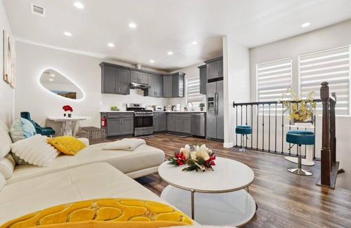 Midway City House | SoCal Townhomes- Prime Location in Orange County