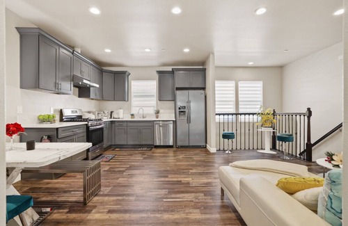 Midway City House | SoCal Townhomes- Prime Location in Orange County