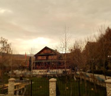 Korce Hotel | Sofra Kolonjare Agroturizem