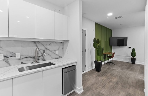 SoHo Apartment | SoHo/Hyde Park Luxury Studio Apt