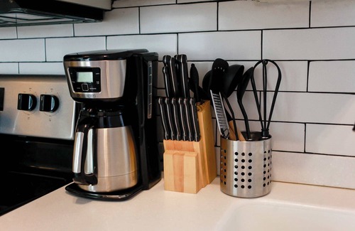 Norfolk Apartment | Sojourn at Colley Manor Unit 6 Sleeps 4