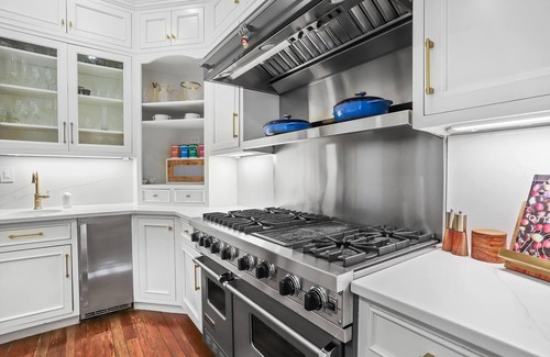 Capitol Hill House | Sojourn Grand Jewel w/Chef's Kitchen near Capitol