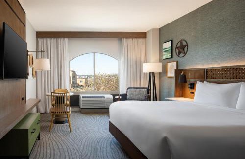 Downtown San Antonio Hotel | Sol Cypress, San Antonio, a Tribute Portfolio Hotel