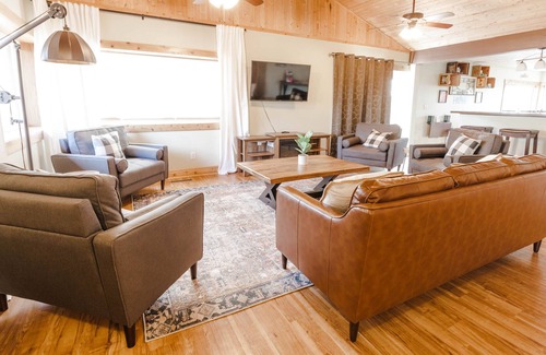 Carbon Hill Cabin | Solace by Hocking Hills 6BD/3.5BA cabin