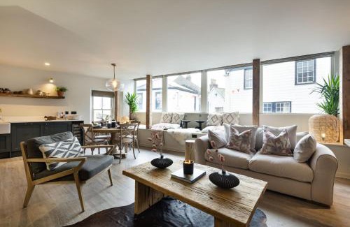Totnes House | Solace
