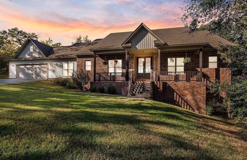 Greenbrier House | SOLAR ECLIPSE LISTING ONLY