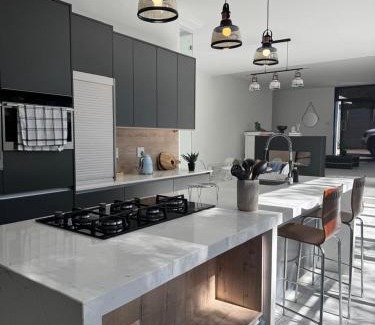 Greater Johannesburg Metropolitan Area Villa | Solar - powered Bryanston Home