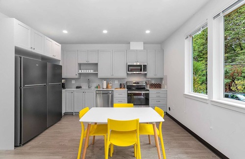 North Queen Anne Apartment | Solo's Smuggler Suite