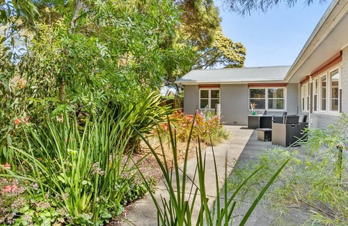 Somers House | Somers Beach House - walk to the Beach