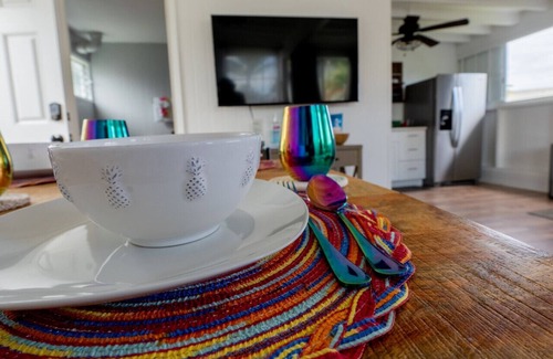 Hilo House | Somewhere Over Rainbow Loft- Hilo NEW