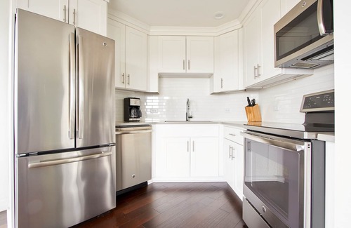 SoNo Apartment | Sonder Baltimore Place | One-Bedroom Apartment w/Balcony