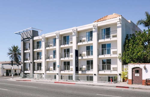 Newport Shores Apartment | Sonder Solarena | Accessible Queen Room
