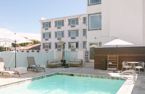 Newport Shores Apartment | Sonder Solarena | Accessible Queen Room