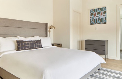 Logan Square Apartment | Sonder The Tidewater