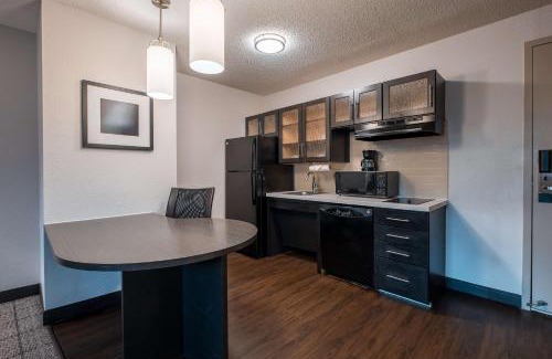 Fossil Creek Hotel | Sonesta Simply Suites Fort Worth