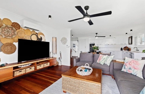 Burnett Heads House | Soothed by the sights and sounds of the sea, the Quirky Black Shack beckons!