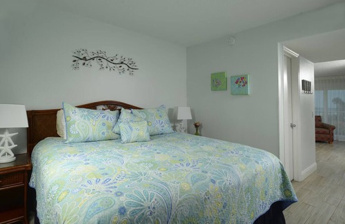 Indialantic Resort | Soothing Seaside Stay: Scenic by the Ocean with Kitchen