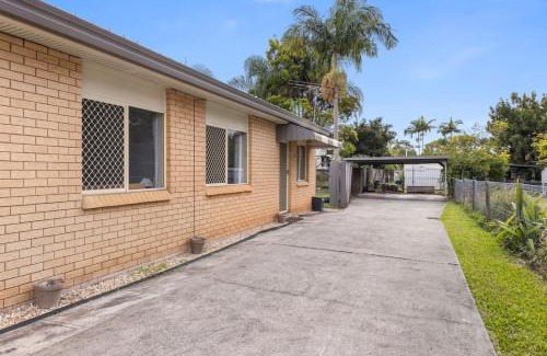 Acacia Ridge House | Soothing Sunny Escape 2B1B AR2 36