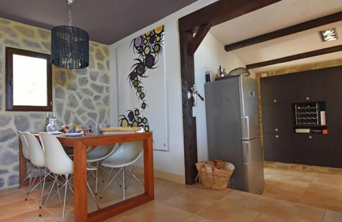 Belvezet Villa | Soothing Villa in Belv zet with Swimming Pool