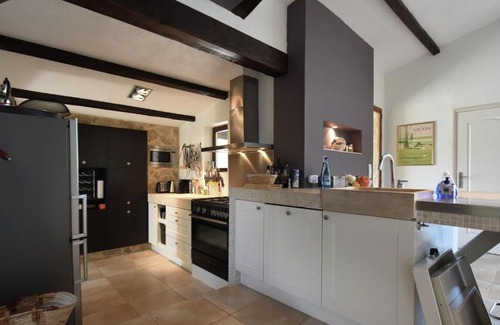 Belvezet Villa | Soothing Villa in Belv zet with Swimming Pool