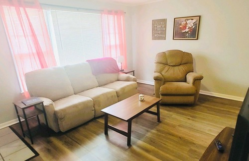 Hamilton Apartment | Sophia in Quilt Town, USA!