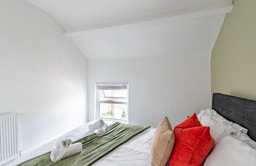 Newport Apartment | Sophia's Retreat - 2 Floor 4 Bed Apartment - Newport - Coastal Getaway