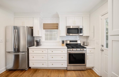 Harleston Village House | Sophisticated Fitzsimons Townhouse near Colonial Lake!