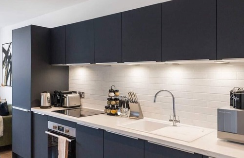 Clock House Apartment | Sophisticated Living: 1-BR Flat in Beckenham